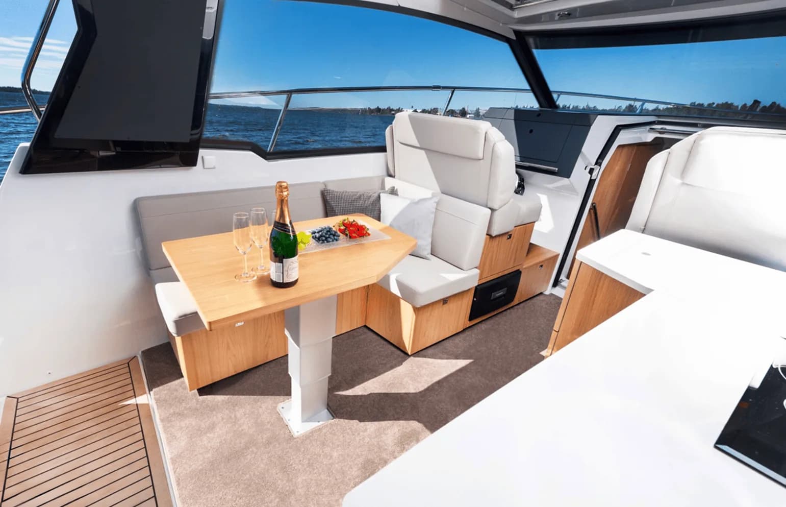 GRANDEZZA 30 OUTBOARD