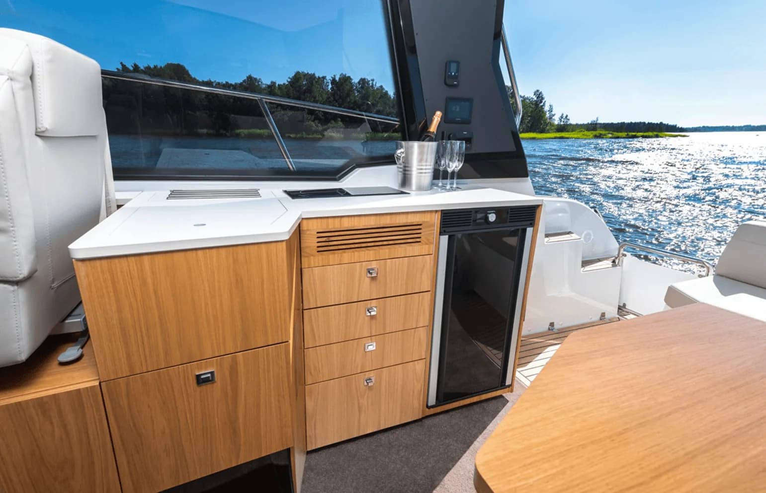 GRANDEZZA 30 OUTBOARD
