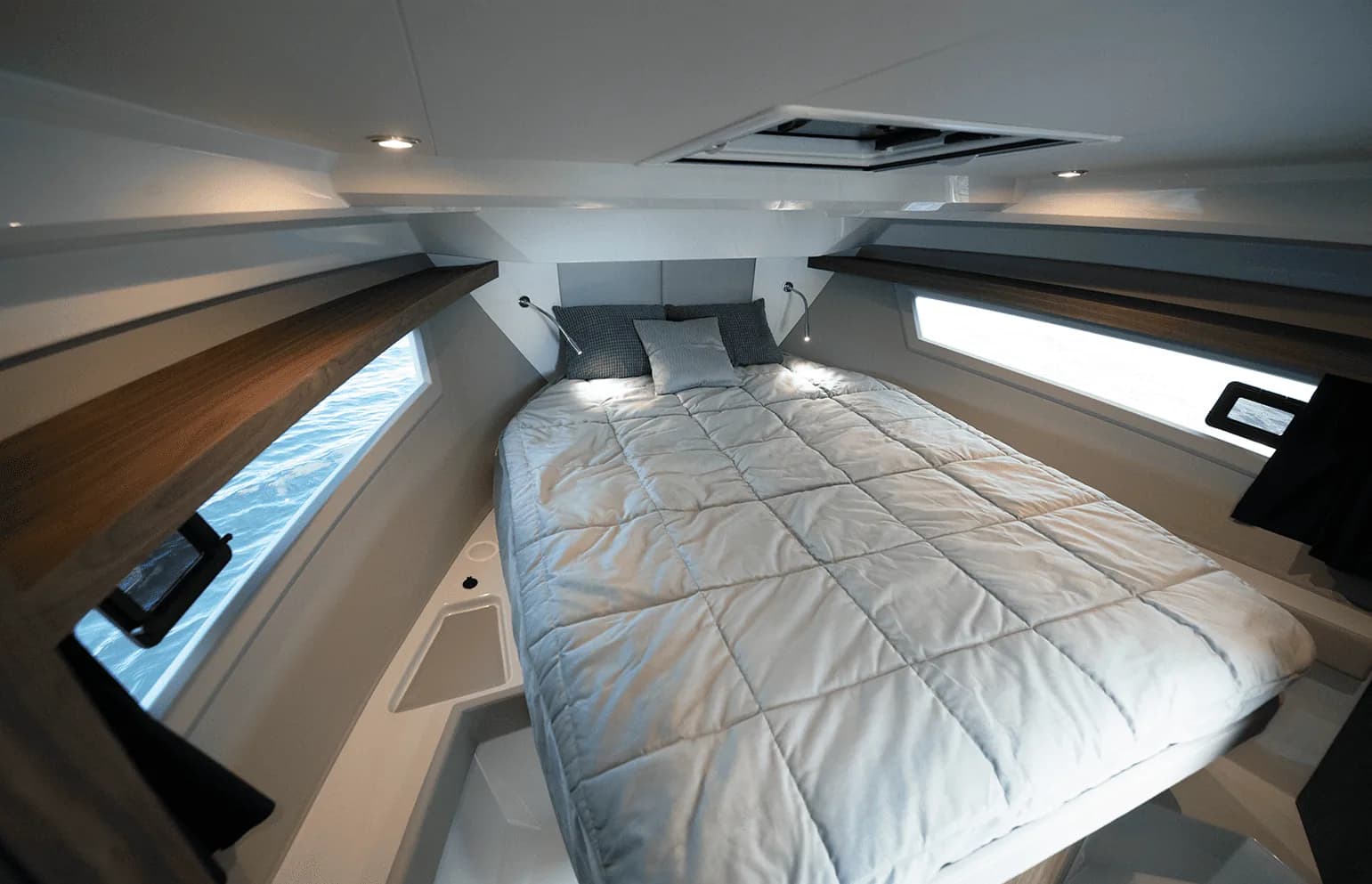 GRANDEZZA 37 OUTBOARD