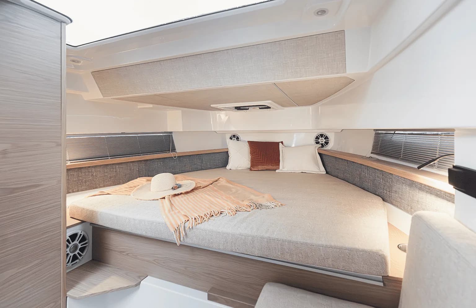 QUARKEN 35 CABIN