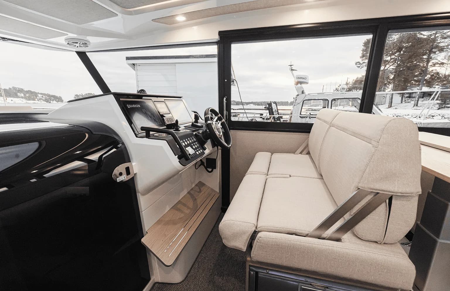 QUARKEN 35 CABIN